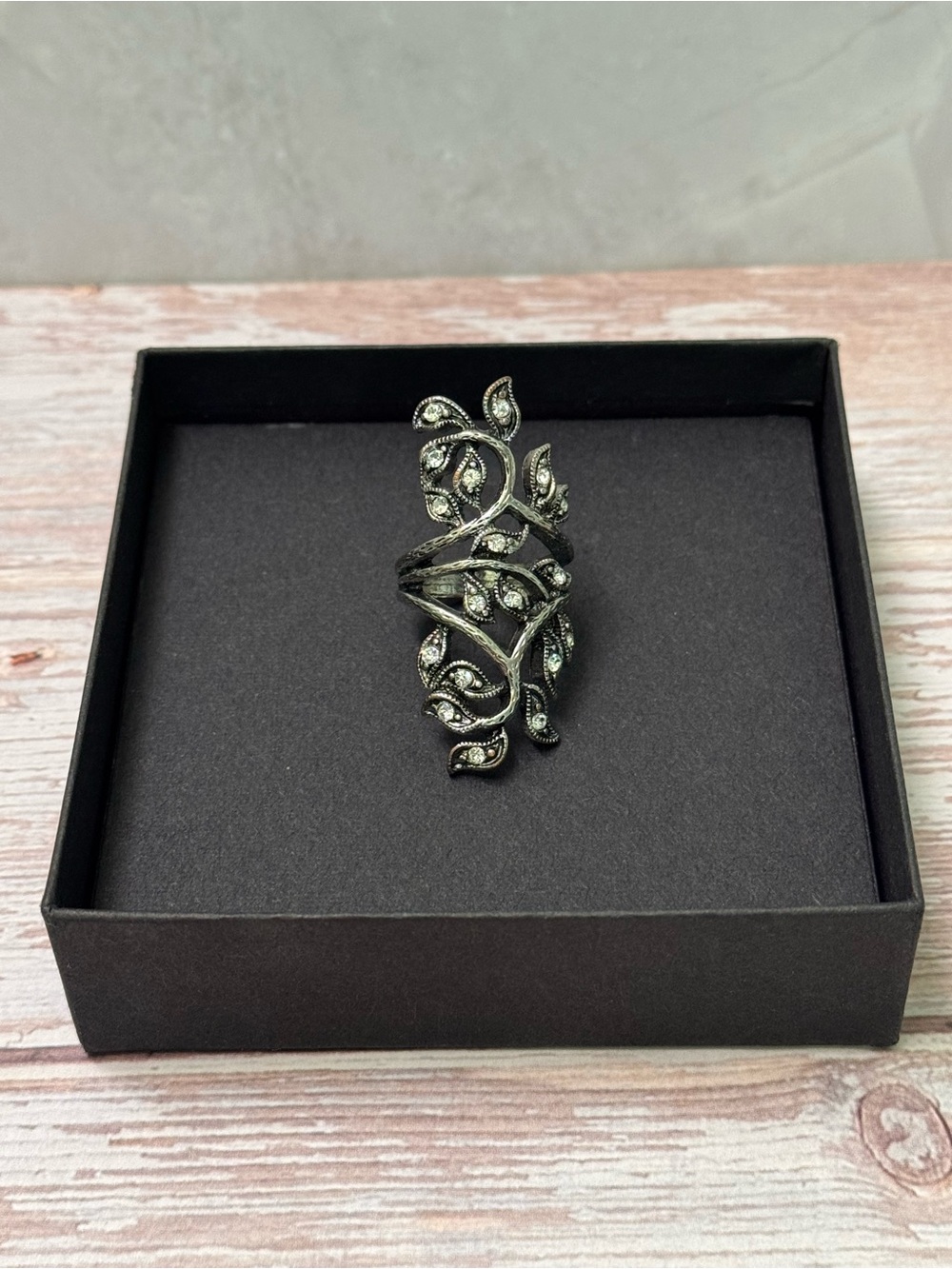 Vintage-Inspired Silver-tone Leaf and Vine Statement Ring Size 6